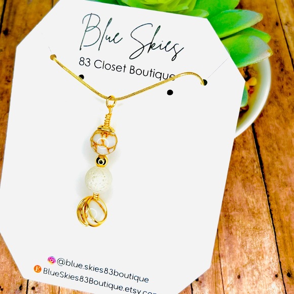 Gold Spun Howlite Diffuser Gold Snake Chain Necklace - Picture 1 of 8